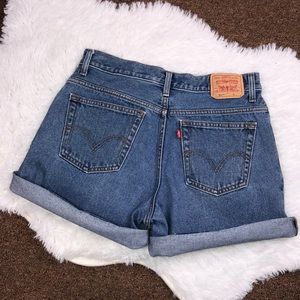 Levi’s Vintage High Waist Mom Jean Shorts Size 12